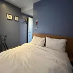 Piano Motel